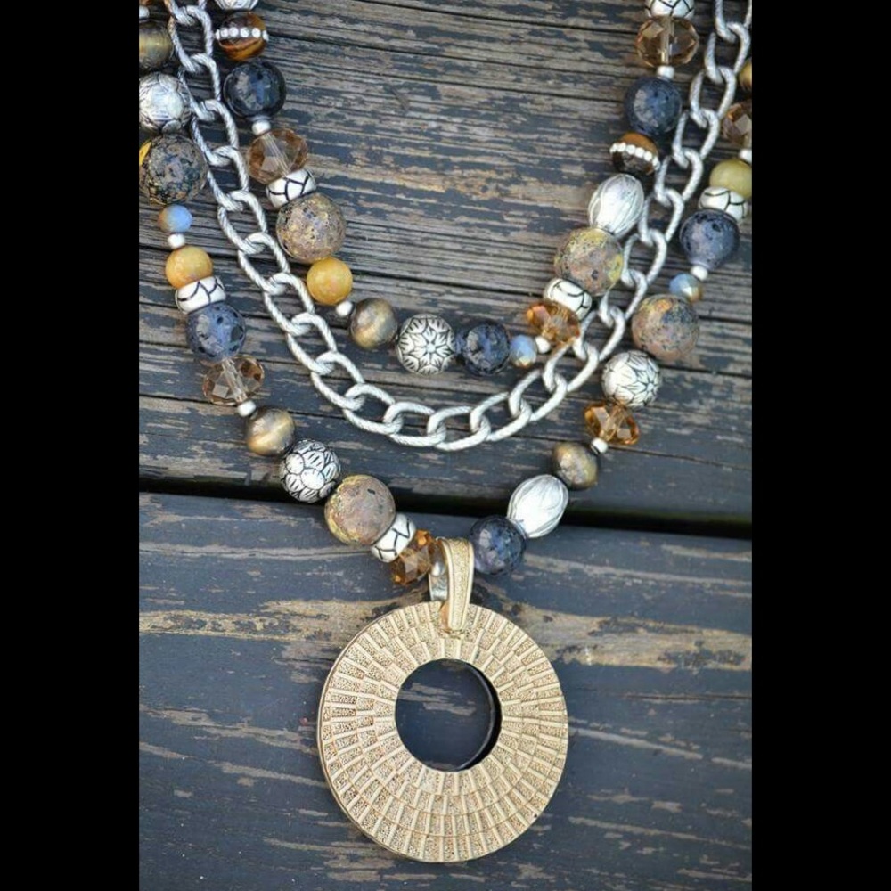 Retired NWOT Premier Designs Top Notch Necklace